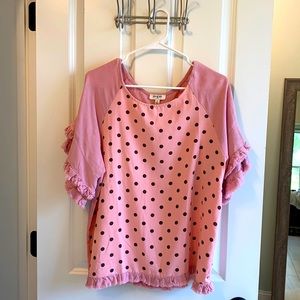Umgee pink polka dot ruffle sleeve top, Size M.